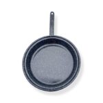 Τηγάνι εμαγιέ 23cm μαύρο, ιδανικό για υγιεινό και παραδοσιακό μαγείρεμα, κατάλληλο για όλες τις εστίες-klarakis